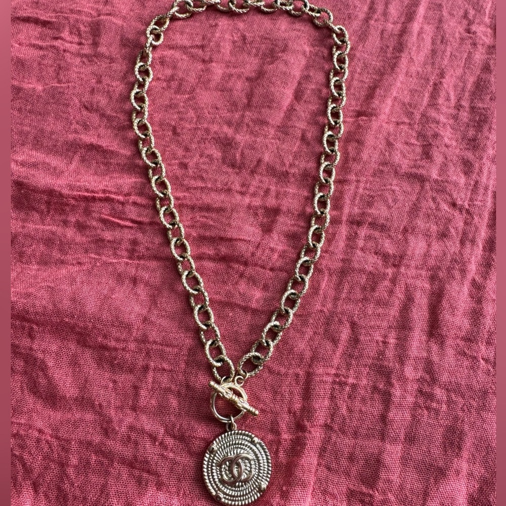 CHANEL Gold-Tone Textured Chain Necklace with Logo Medallion - Picture 2 of 4